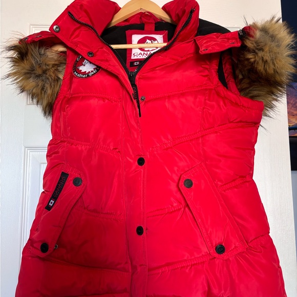 Canada Weather Gear Bubble Vest with removable fur trim on Hoodie - Picture 2 of 3